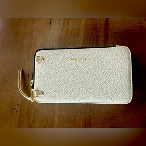 NEW Bandolier EXPANDED POUCH
Pebble Leather Expanded Zip Pouch in Ivory/Gold